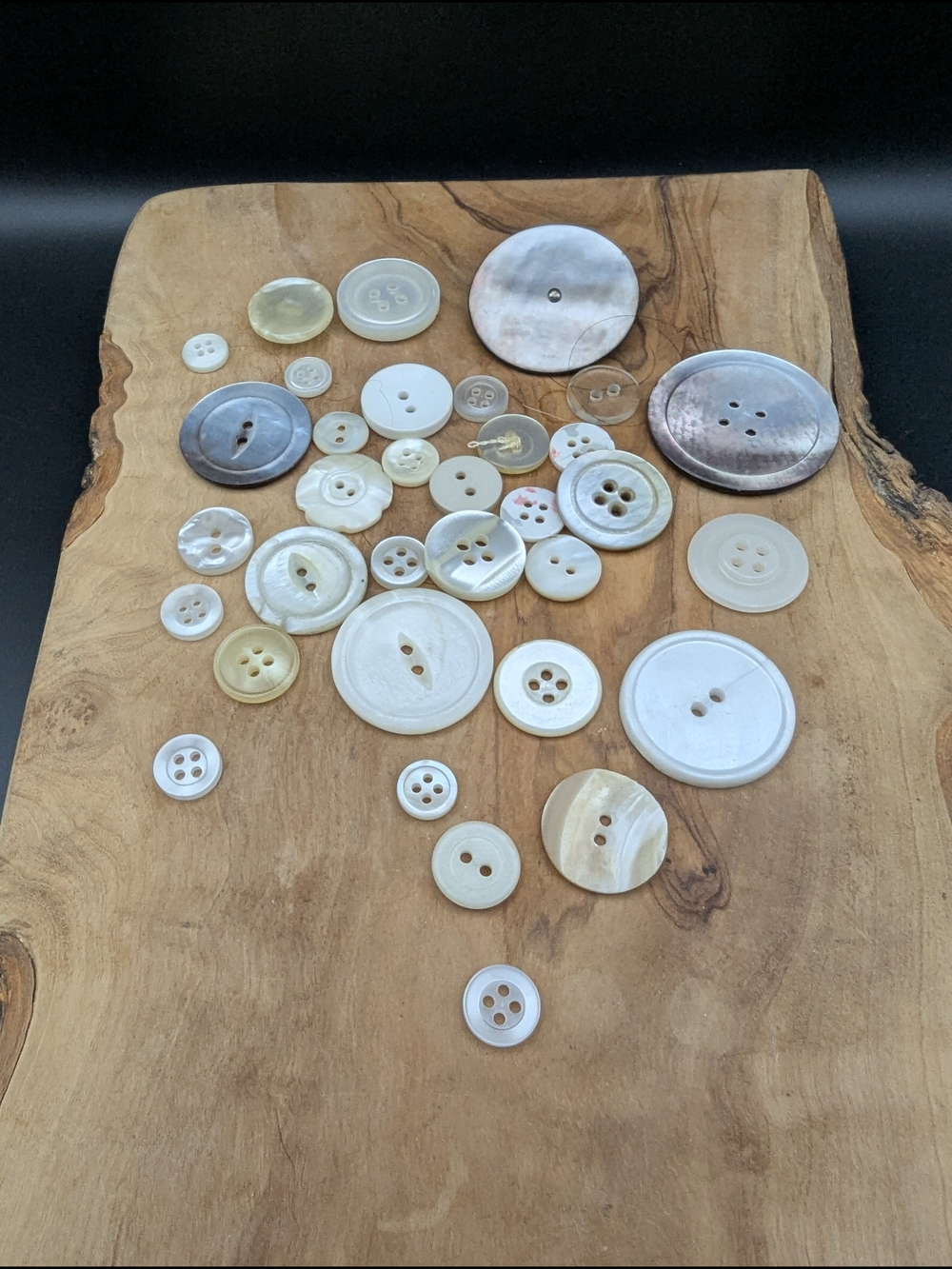 Lot Of Buttons. Vintage Buttons- Mother Of Pearl - Retro Buttons- Metal Buttons. - Picture 11 of 12